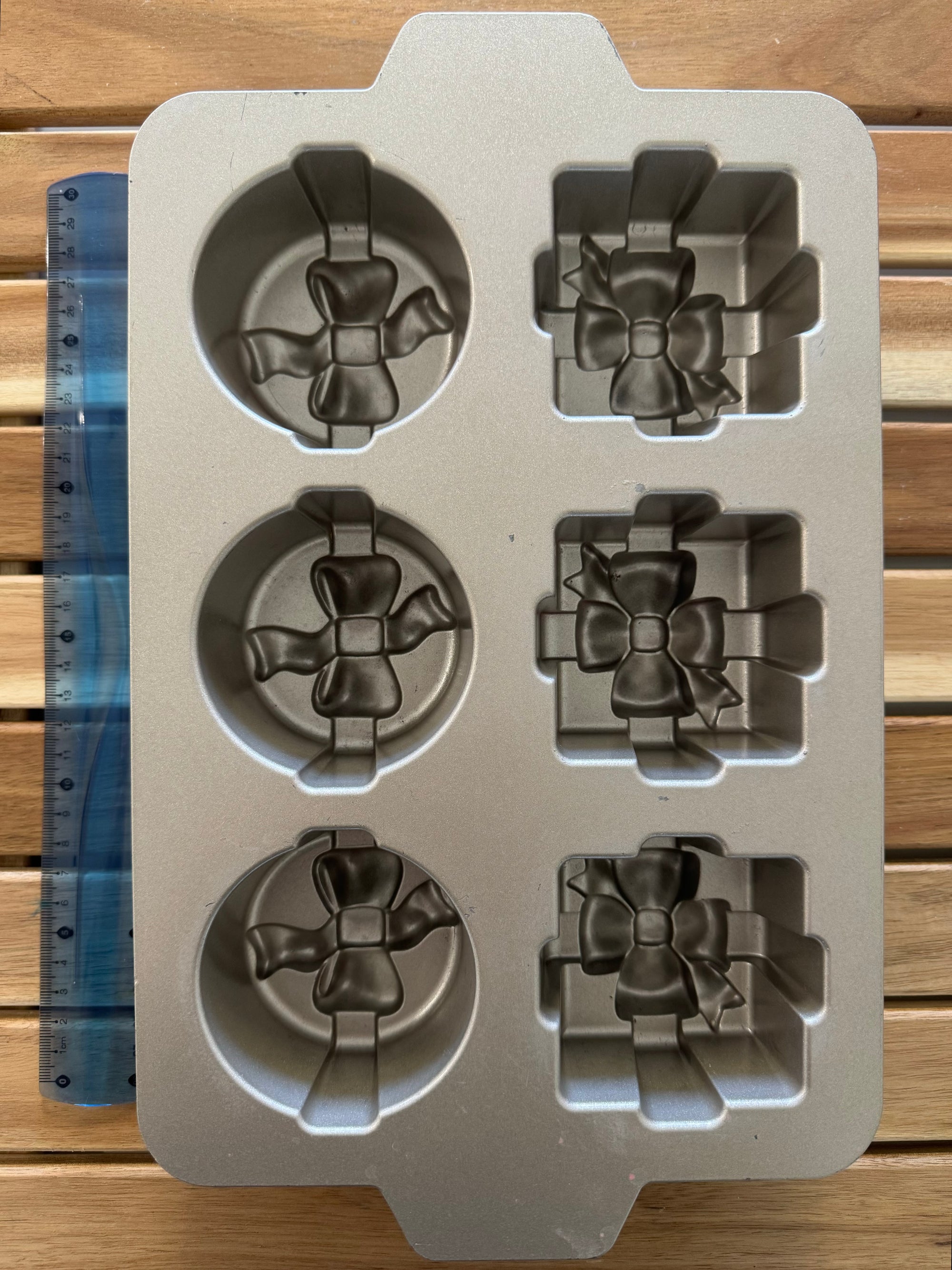 Gift Cakelets Cake Tray (used for bath bombs) #47