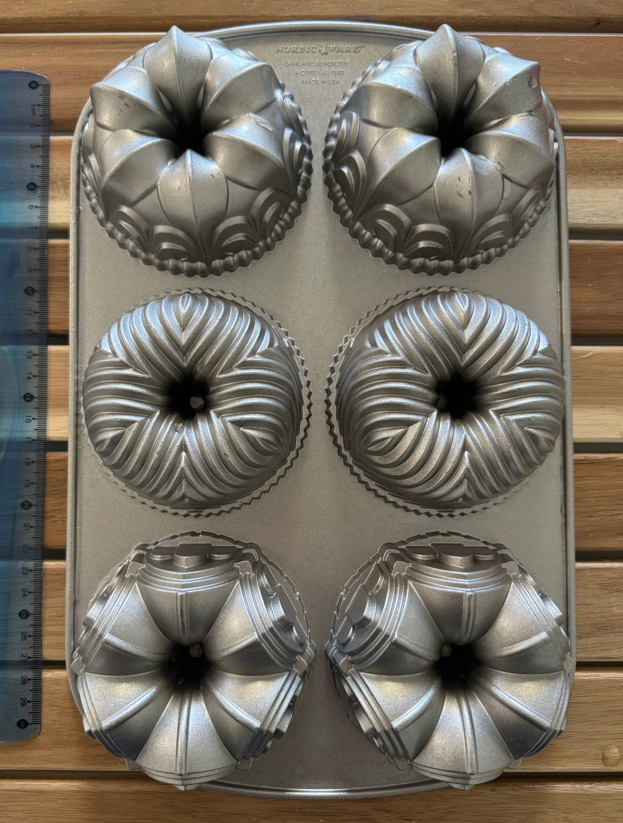 Garland Cake Tray (used for bath bombs) #50