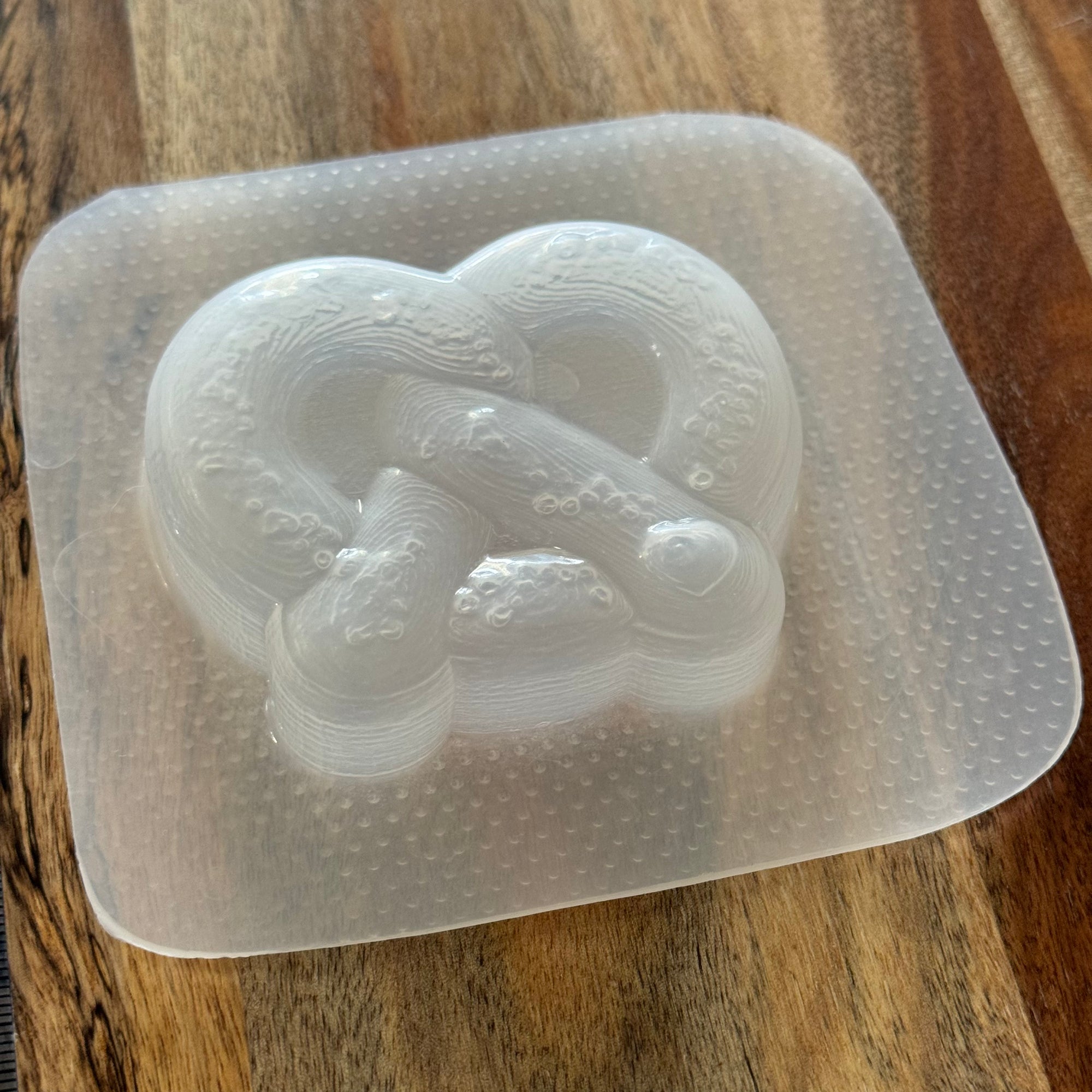 Pretzel Mould #268