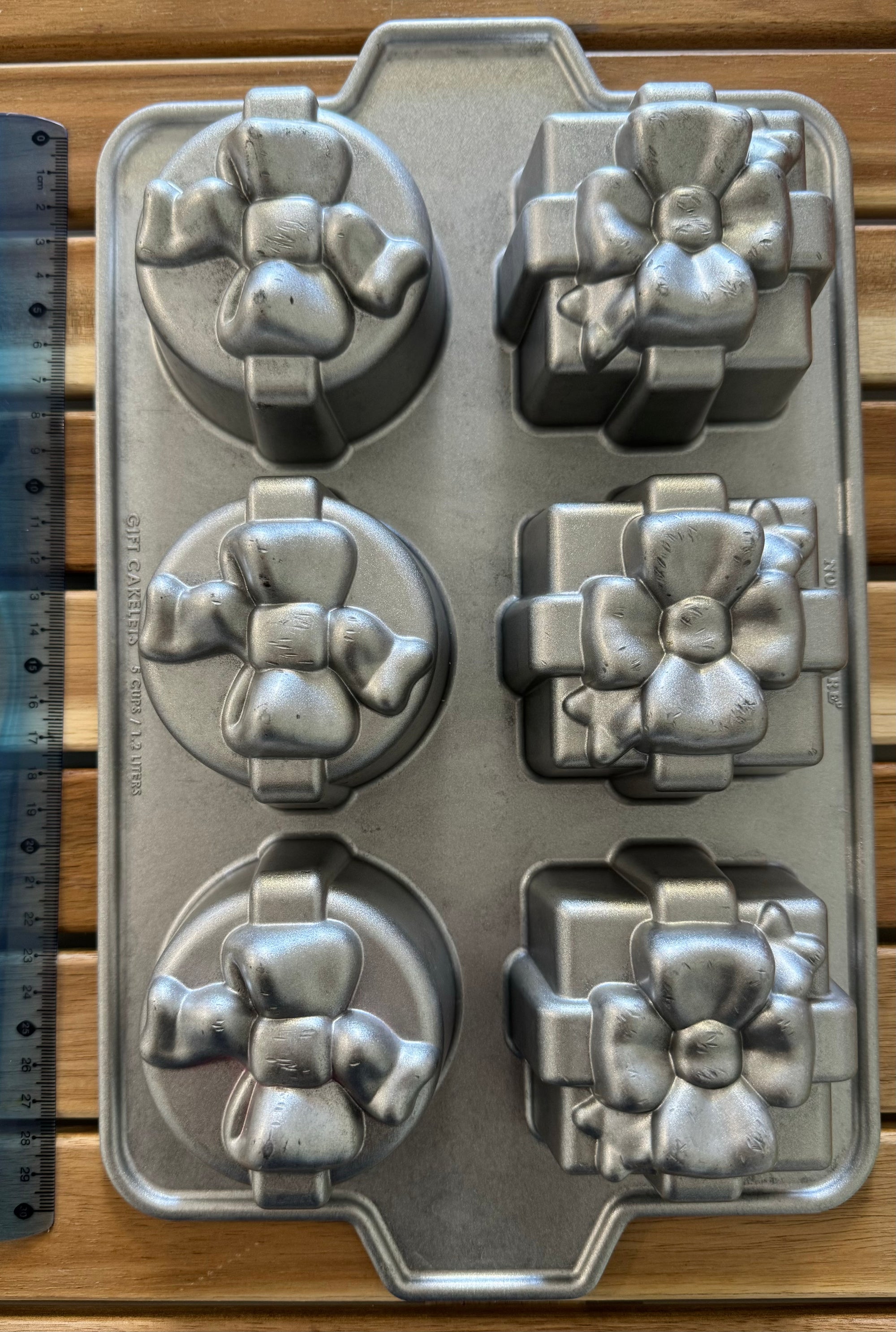 Gift Cakelets Cake Tray (used for bath bombs) #47