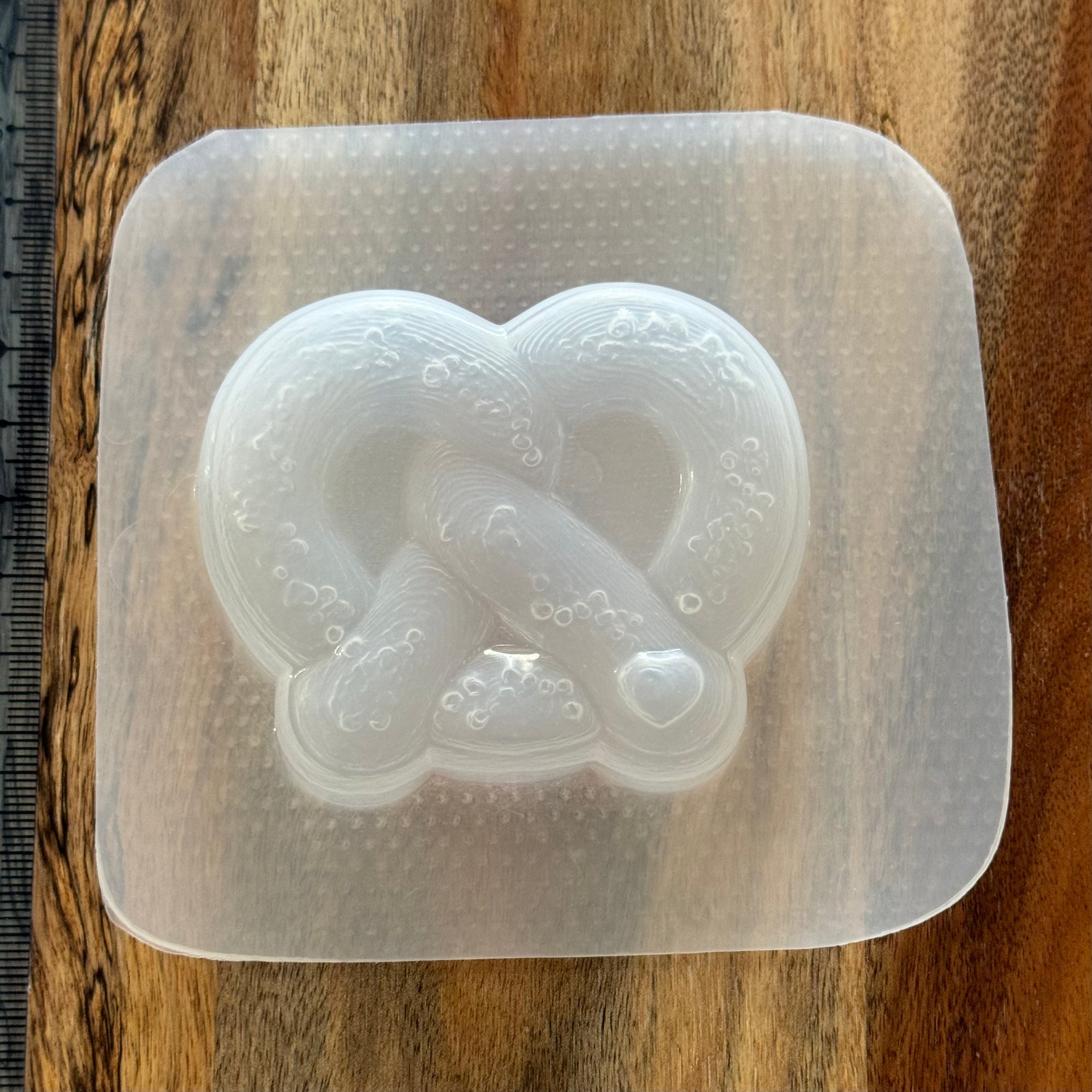 Pretzel Mould #268